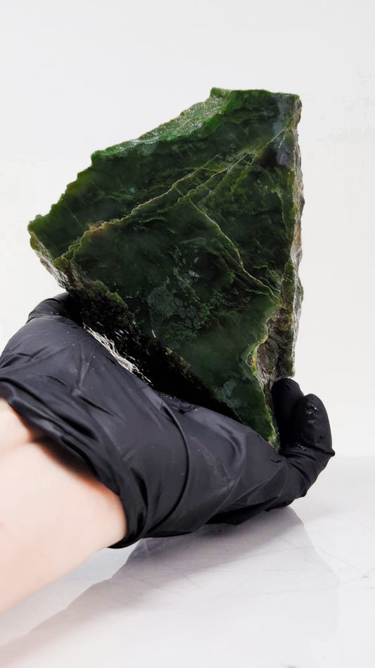 1.743kg - B+ grade - Nephrite Rough