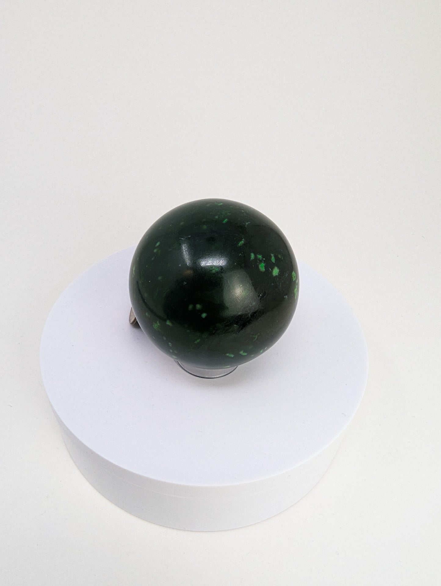British Columbia Nephrite - Sphere - Grade A - 1pc - 520g