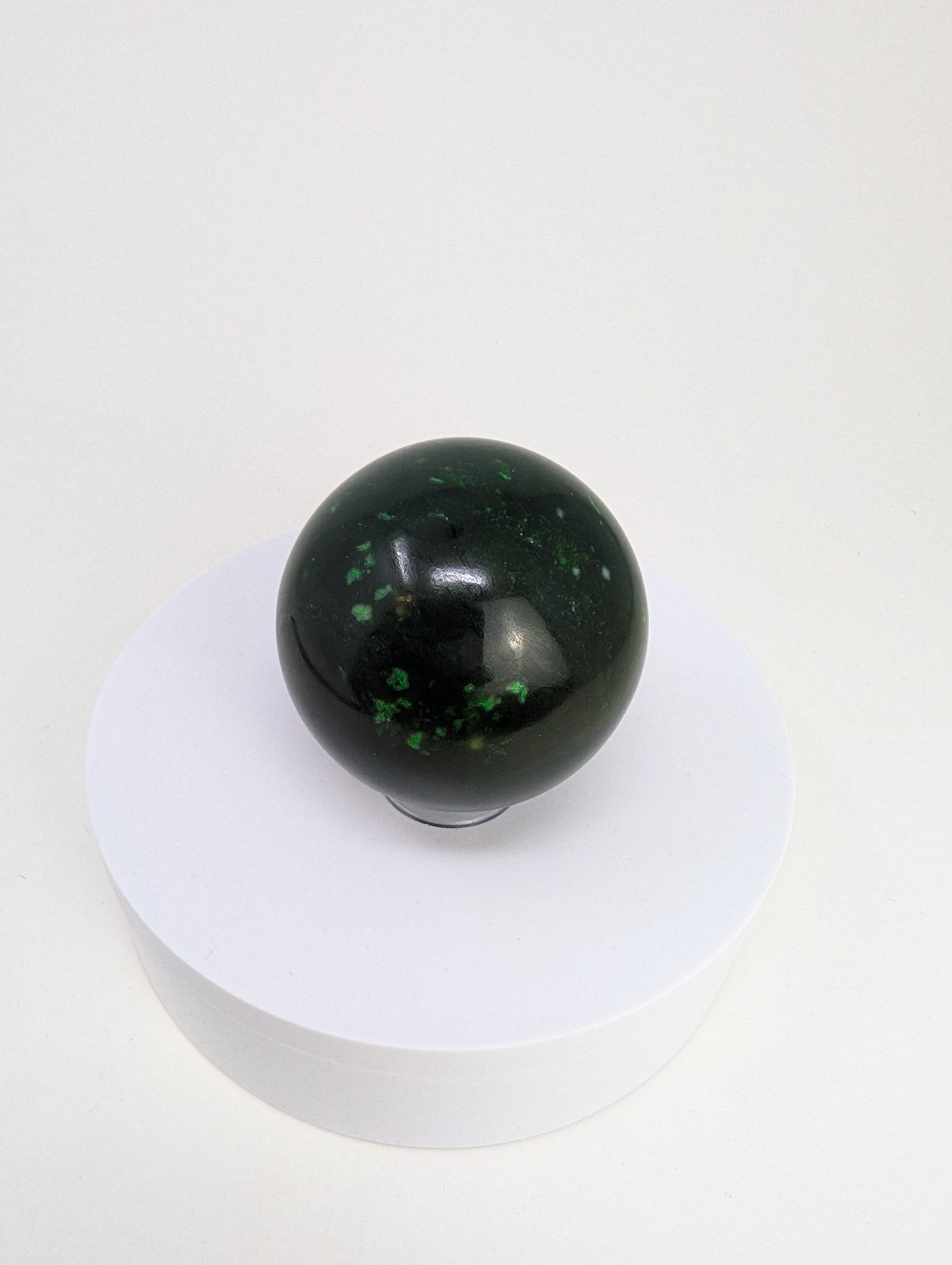 British Columbia Nephrite - Sphere - Grade A - 1pc - 520g