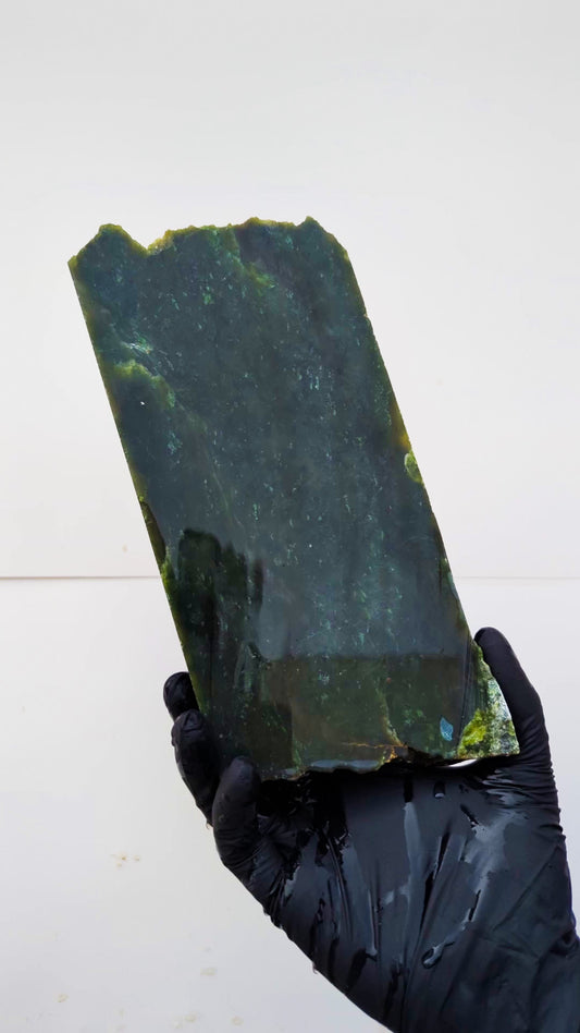 1.368kg - B grade - Nephrite Rough
