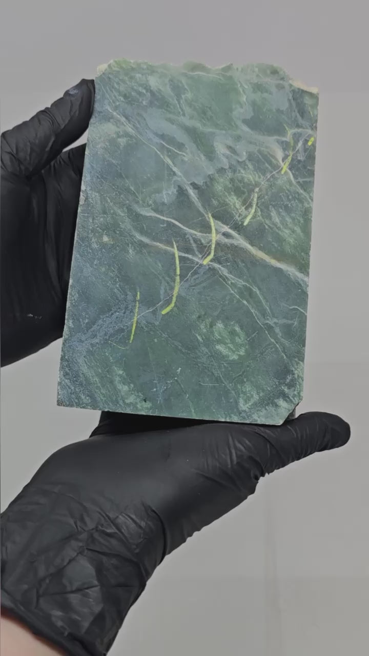 1.168kg - A Grade - Nephrite Rough